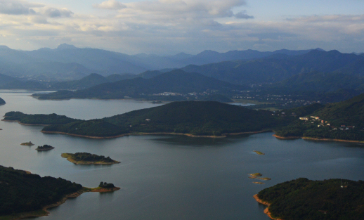 天马山上的东圳水库