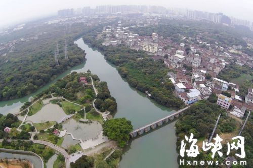 延寿古桥横跨绶溪之上，北接绶溪公园，南连延寿村