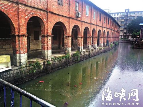 东方廿五坎见证了涵江“小上海”的历史，如今却被黑臭河水包围