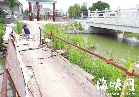 莆田涵江白塘镇周墩小学门前水泥桥 修了一半