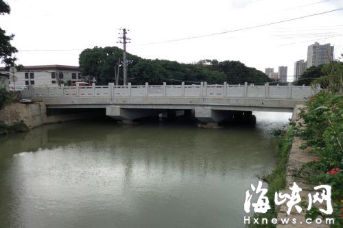 驼峰桥改造竣工 拱形变平面并设置人行道