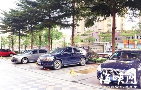 莆田馨宜皇庭骏景小区外围公共停车位 被私设地锁