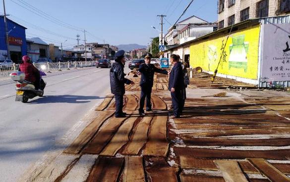 莆田仙游:天气转晴 流动摊贩占道经营被及时劝