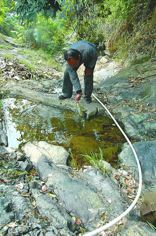 土地厝自然村260多名村民 引用山涧水用水难