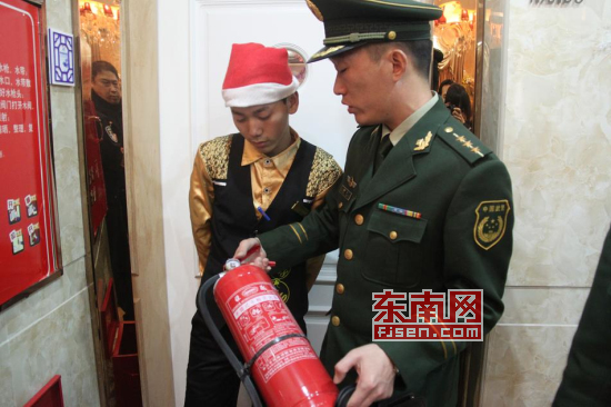 仙游副县长詹国荣带队开展圣诞节零点夜查工作