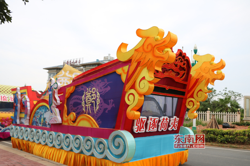 花絮湄洲旅游节开幕式15辆彩车大放异彩